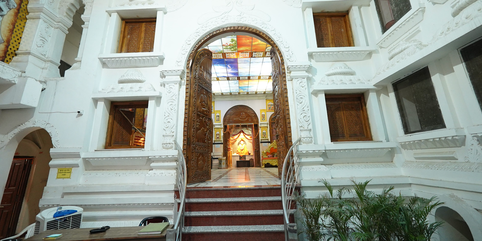 Best ashram in Varanasi for Bengali families near Kedar Ghat